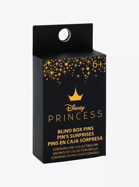 Loungefly - Princesas Disney - Ariel - Placa de carro exclusiva - Broche de esmalte - 1 de 6 para colecionar - Os estilos variam - Princesas Disney - Broches de esmalte em caixa surpresa - Broche e bolsas fofos e colecionáveis