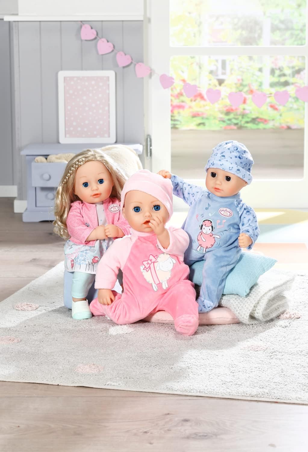 Baby Annabell Boneca Little Alexander de 36 cm com corpo macio, mamadeira e roupinha para brincar de alimentar - Adequada para crianças a partir de 1 ano - Inclui boneca, mamadeira e roupinha.