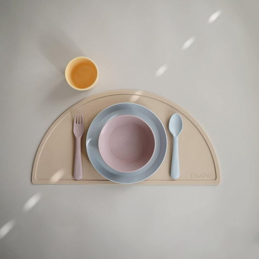 Mushie Copos de Jantar para Crianças | Copos de Mesa | Conjunto com 2 | Reutilizáveis | Podem ir à máquina de lavar louça e ao micro-ondas | Fáceis de segurar para crianças | Fabricados na Dinamarca (Verde Narciso Claro)