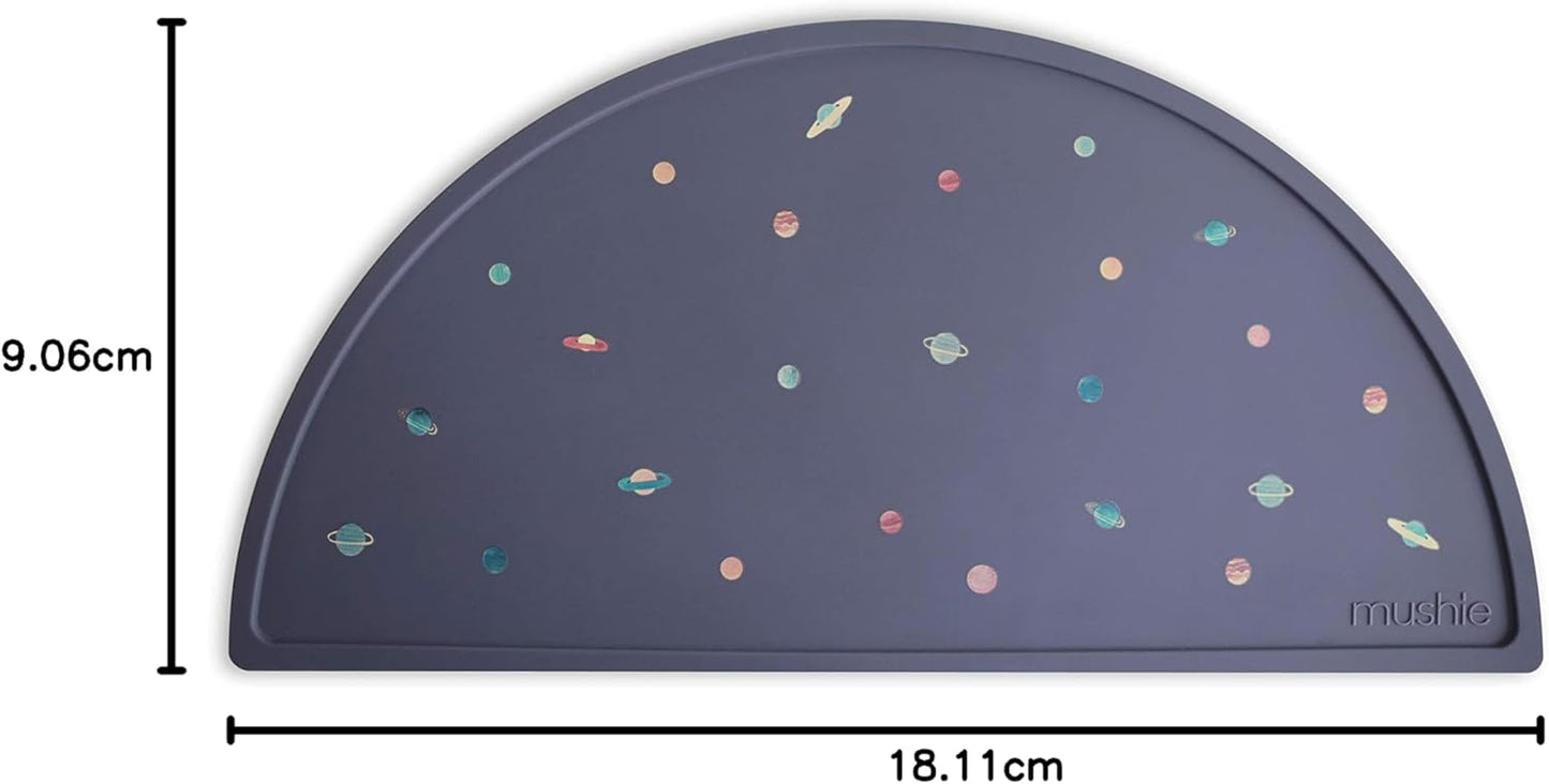 Mushie Tapete de silicone para crianças | Design antiderrapante | Material: Silicone de qualidade alimentar | Fácil de limpar e resistente a manchas | Livre de BPA e ftalatos (Planets)