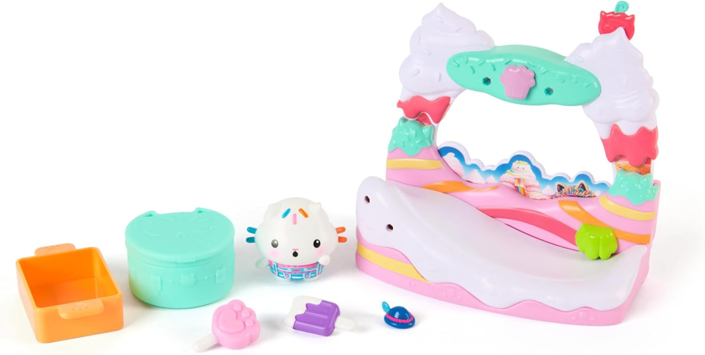 Gabby's Dollhouse: O Filme, Varanda Doce da Gatinha Cakey com Figura de Brinquedo e Acessórios para Casa de Bonecas, Brinquedos Infantis para Meninas e Meninos a partir de 3 Anos