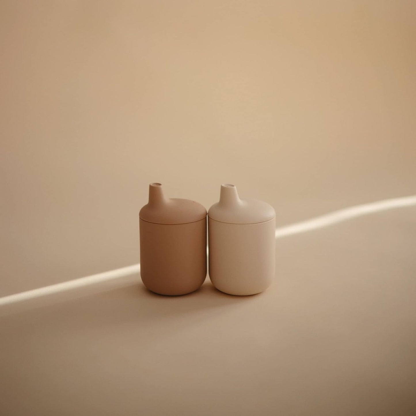Mushie Copo de Silicone | Copo de Transição para Bebês a partir de 6 Meses | Capacidade: 175 mL | Tampa Removível | Material: Silicone de Grau Alimentício | Pode ser lavado na lava-louças e usado no micro-ondas (Natural)