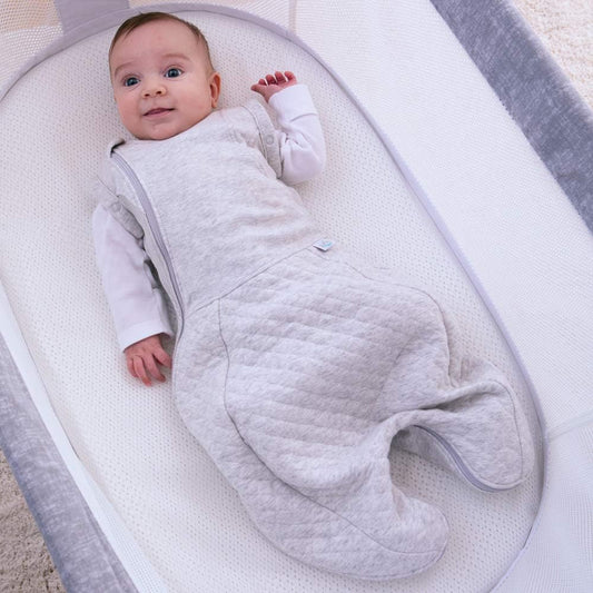 PurFlo Swaddle para saco de dormir | Swaddle leve de 0,5 tog para bebês de verão | 0-4 meses | Saco de dormir respirável para recém-nascidos | Cresce com seu bebê | Swaddle braços para dentro ou para fora | Quadril saudável | Cinza minimalista