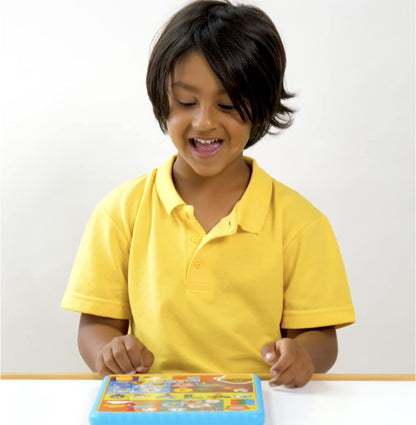 Hey Duggee Toys HD21 Hey Duggee Smart Tablet Toy para crianças - ajuda no desenvolvimento infantil, aprendizagem, resolução de problemas, fonética, sequências, cores, formas e reconhecimento de números, 3+ anos, cáqui