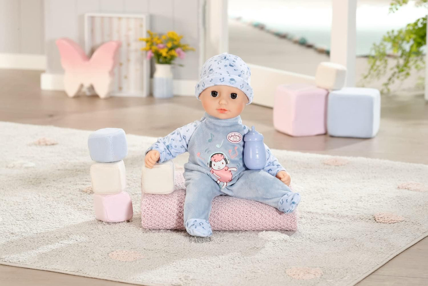 Baby Annabell Boneca Little Alexander de 36 cm com corpo macio, mamadeira e roupinha para brincar de alimentar - Adequada para crianças a partir de 1 ano - Inclui boneca, mamadeira e roupinha.