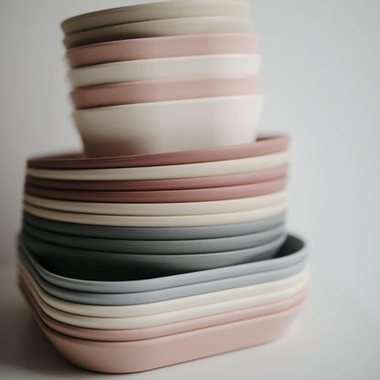 Mushie Tigelas para Jantar Infantil | Conjunto de 2 Tigelas Reutilizáveis Livres de BPA | Podem ser Lavadas na Lava-louças e Usadas no Micro-ondas | Fabricadas na Dinamarca | Redondas (Baunilha)