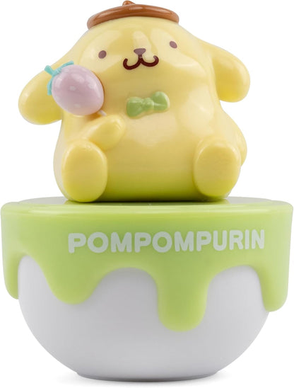 Bandai Sanrio Hello Kitty e Amigos - Cápsula de 50º Aniversário - Figura Colecionável Pompompurin de 8cm com Caixa de Exibição, Presentes Fofos, Colecionáveis da Hello Kitty e Presentes de Anime para Meninas