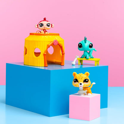 Littlest Pet Shop Tiki Jungle Playpack | O pacote contém 3 mini brinquedos LPS, 3 acessórios, 1 cartão colecionável e 1 código virtual | Brinquedos colecionáveis para meninas e meninos