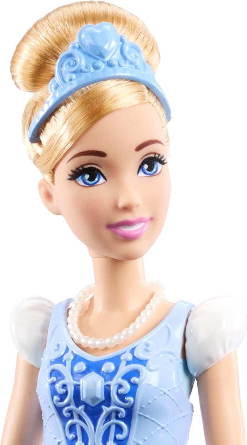 Mattel Boneca de Moda Cinderela Disney Princess da com 2 Visuais para Criar Histórias | Boneca Articulada com 9 Acessórios, 2 Corsetes de Encaixe e 2 Saias, Histórias 2 em 1 Inspiradas no Filme Cinderela da Disney, JCR95