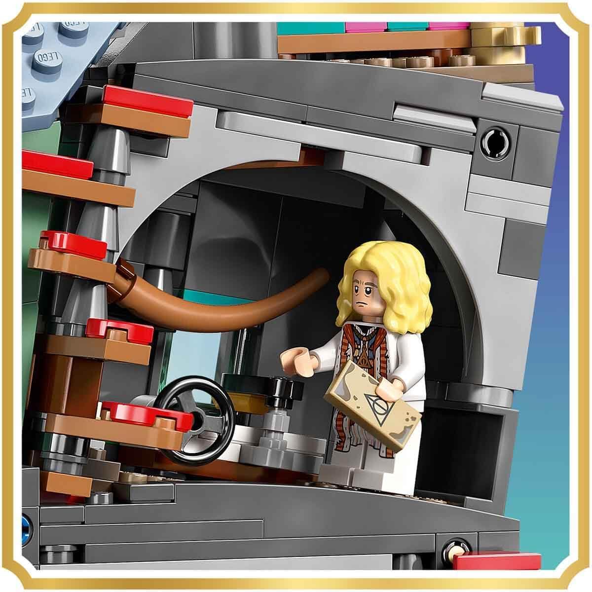 LEGO Harry Potter Casa da Luna Lovegood - Kit de Modelo em Miniatura para Montar com Bloco de Luz e 5 Minifiguras - Ideia de Decoração para Quarto - Presente para Meninas, Meninos e Fãs a partir de 10 Anos - 76467
