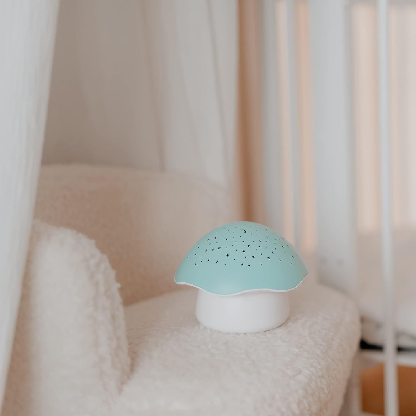 Pabobo by Angelcare - Projetor Noturno - Estrela Musical - Cogumelo - Sono Nômade - Luz Noturna - Bebê e Crianças - Canção de Ninar ou Ruído Branco - Sensor de Choro Opcional - Temporizador - Azul