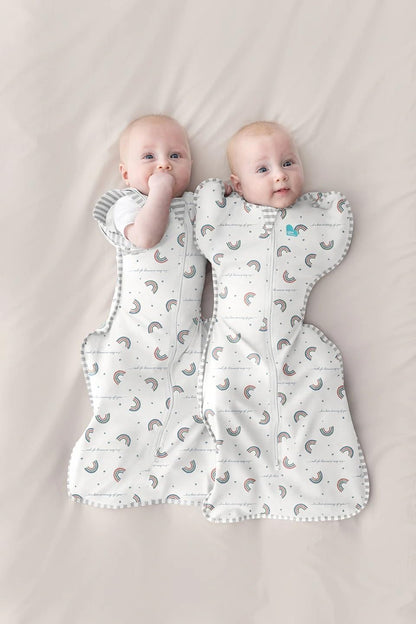 Love To Dream™ Swaddle UP™, Recém-nascido 2,2–3,8 kg – Sonho Arco-Íris | Ajuste perfeito, promove uma rotina de sono saudável | 1,0 Tog Ideal para primavera e verão (20–24 °C) | Algodão lavável à máquina e zíper duplo