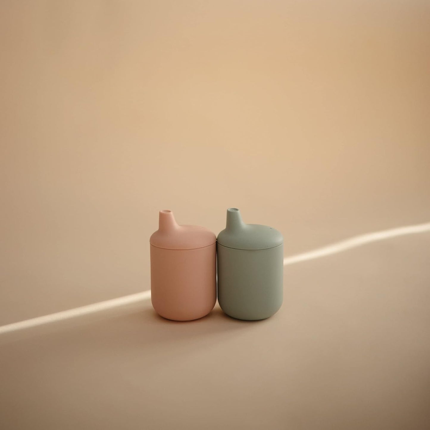 Mushie Copo de Silicone | Copo de Transição para Bebês a partir de 6 Meses | Capacidade: 175 mL | Tampa Removível | Material: Silicone de Grau Alimentício | Pode ser lavado na lava-louças e usado no micro-ondas (Rosa Claro)
