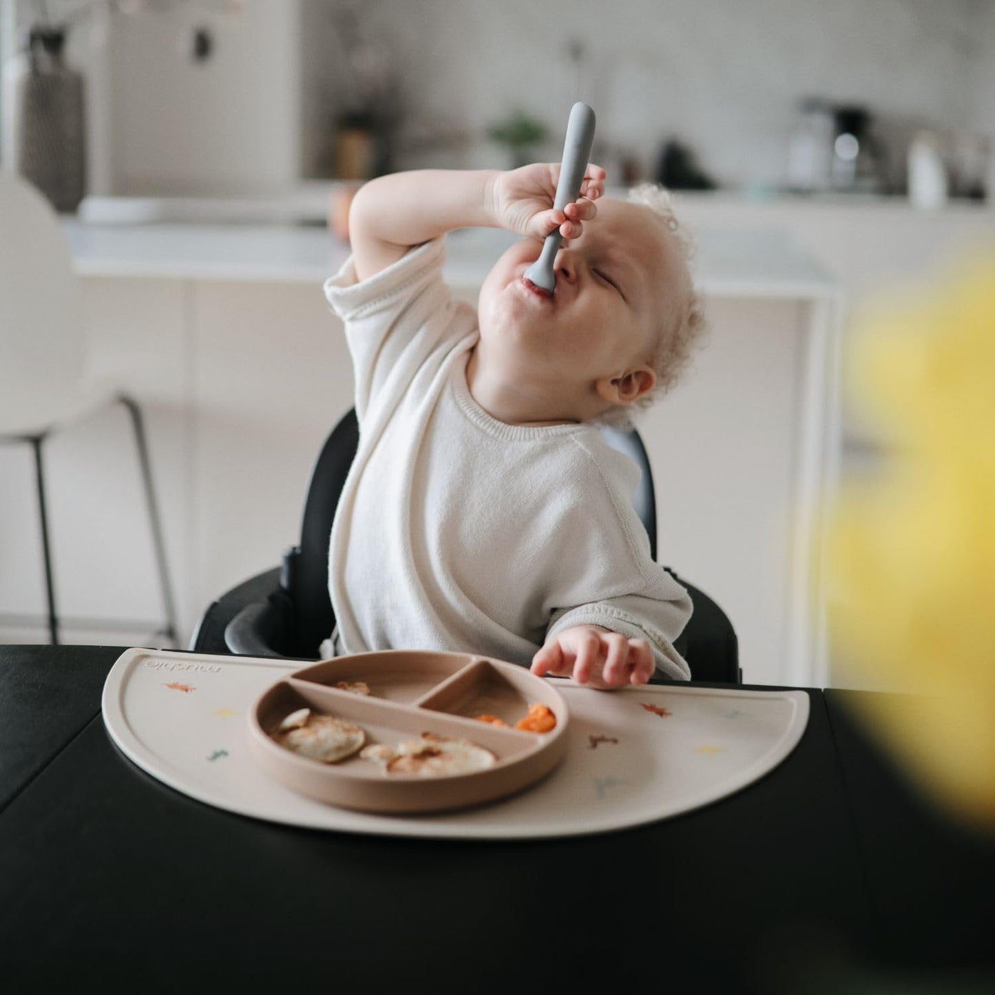 Mushie Colheres de alimentação Baby | Colheres de silicone sem BPA, pacote com 2 | Utensílios duráveis para bebês e crianças pequenas, próprios para lava-louças | Cor marfim