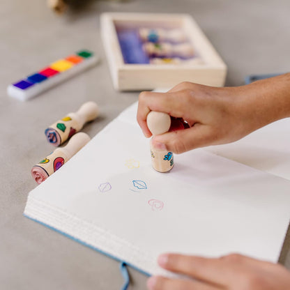 ¡Las pistas de Melissa y Doug Blue y tú! Sellos con mango de madera y bloc de actividades.