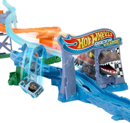 Conjunto de Pista de Carrinhos Hot Wheels RacerVerse Jurassic World Crash & Splash com Veículo Velociraptor de Metal Fundido, Corrida de Dinossauros com Espinossauro, JFP32