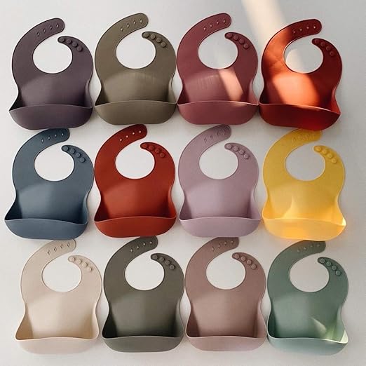 Mushie Babador de Silicone Baby | Babadores Impermeáveis com Ajuste Perfeito | Babadores Fáceis de Limpar para Alimentação do Bebê | 4 Tamanhos Ajustáveis com Bolsos Frontais Fundos | 100% Livre de BPA e Ftalatos