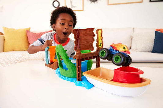 Hot Wheels Conjunto de brinquedos Monster Trucks Swamp Chomp, brinquedo aquático com 1 caminhão Monster Trucks Color Shifters, para crianças a partir de 4 anos.