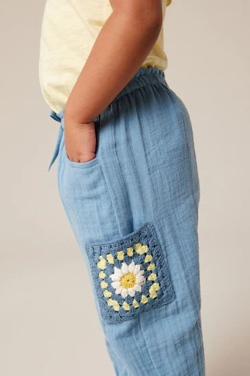 |Girl| Calça Azul Crochê Bolso (3 meses - 7 anos)