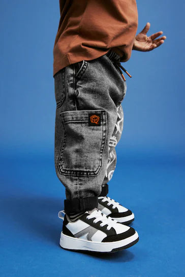 |Boy| Jeans Utilitários - Grey Denim Bear (3 meses a 7 anos)