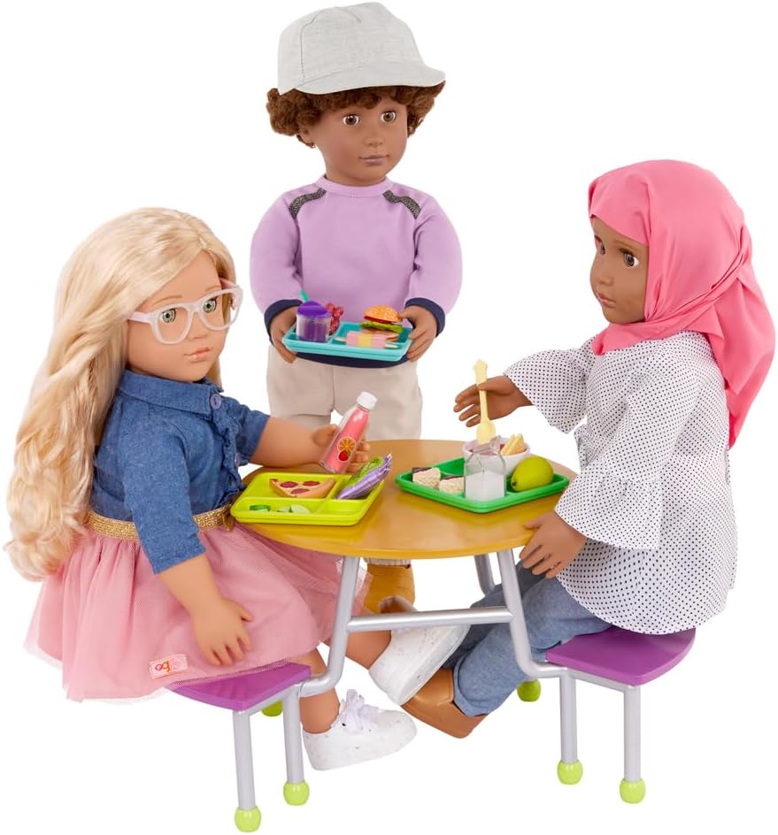A Nossa Geração - Conjunto de Mesa de Cafetaria para Bonecas de 46 cm - Móveis para Bonecas - Com Mais de 20 Alimentos e Acessórios de Brinquedo - Perfeito para Cenas Escolares e Brincadeiras Criativas - Mesa de Cafetaria