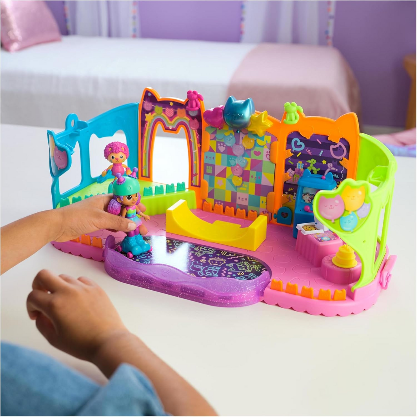 Gabby's Dollhouse, Party Room Playset com bonecos de brincar exclusivos, mobiliário para casa de bonecas, acessórios e Fidget Play, brinquedos infantis para meninas e meninos a partir dos 3 anos