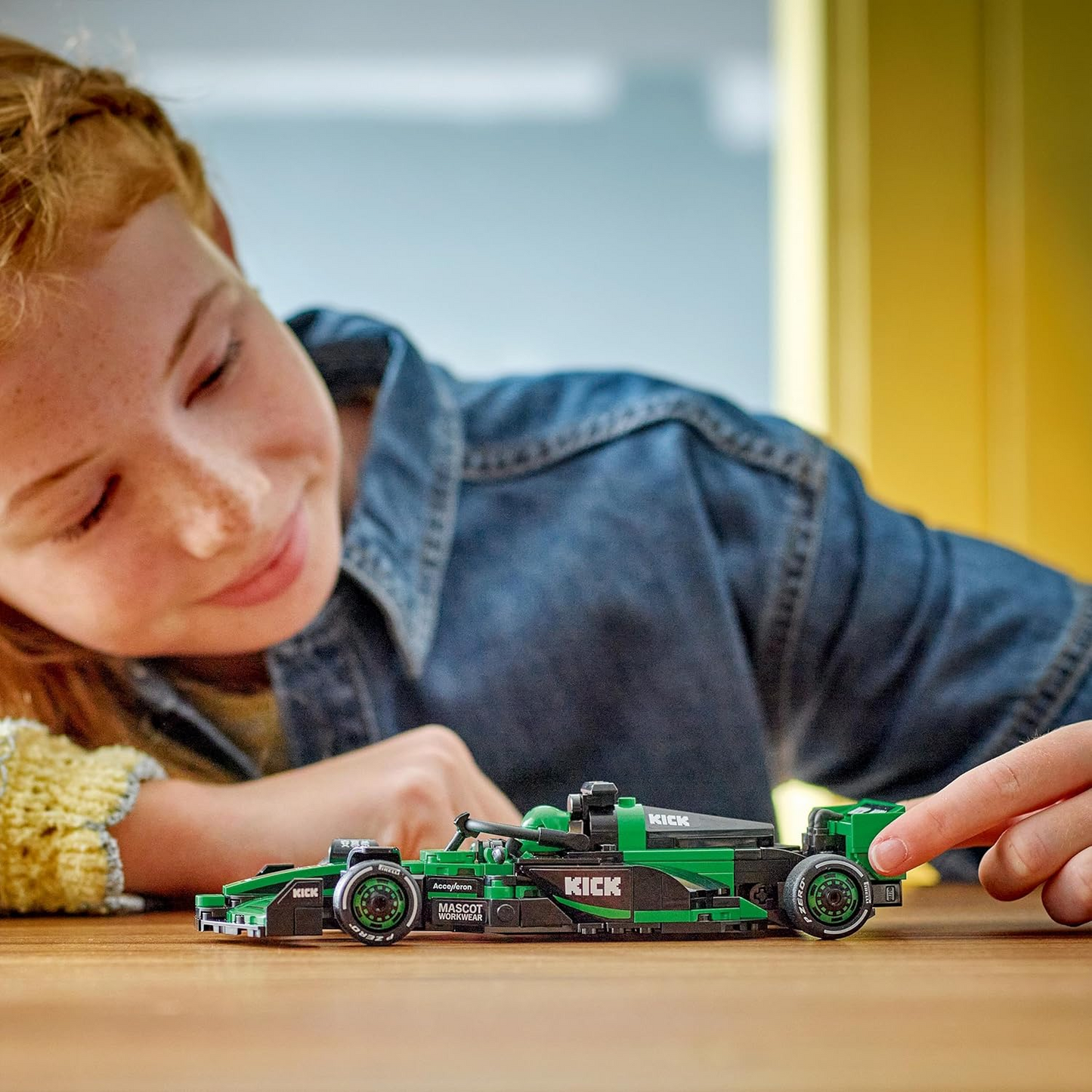 LEGO 77247 Speed Champions KICK Sauber F1 Team C44 Race Car Toy com uma minifigura colecionável de piloto de Fórmula 1 - Kits de modelos para meninos e meninas de 10 anos ou fãs adultos de automobilismo