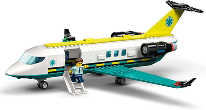 LEGO City - Avião de brinquedo com ambulância aérea de emergência - Modelo de avião médico - 3 minifiguras incluindo um médico e um piloto, além de uma motoneve, maca e ferramentas, presente para meninos a partir de 6 anos - 60465