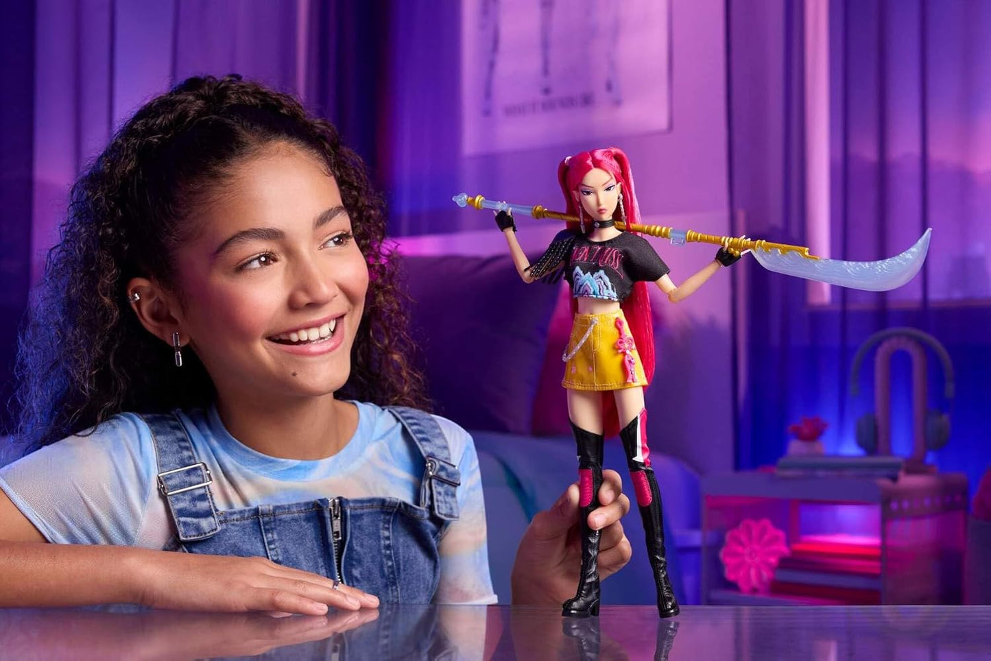 Mattel Boneca Fashion KPop Demon Hunters HUNTR/X Mira | Com o visual da performance "How It’s Done" e acessório de espada, inspirada no filme, JRN36