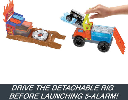 Hot Wheels Monster Trucks Arena Smashers Color Shifters Resgate de 5 Alarmes com 1 Monster Truck Color Shifter, 2 Carrinhos Destrutíveis e 1 Caminhão Semirreboque Destacável, HPN73