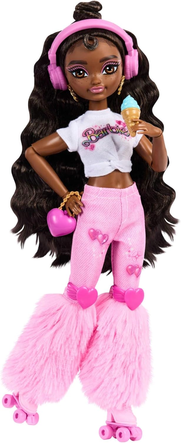Barbie Dream Besties Boneca e Acessórios, Barbie “Brooklyn” Boneca Fashion Articulada de Patins com Cabelo Castanho Escuro, 9 Peças Temáticas de Música e Vídeo, JFX97