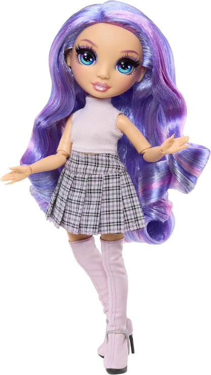 Rainbow High Style Icons Violet - Boneca Fashion de 28cm com Cabelo Longo e Penteável, Acompanha um Segundo Conjunto Combinando e um Segundo Par de Sapatos, Flexível com 13 Pontos de Articulação.