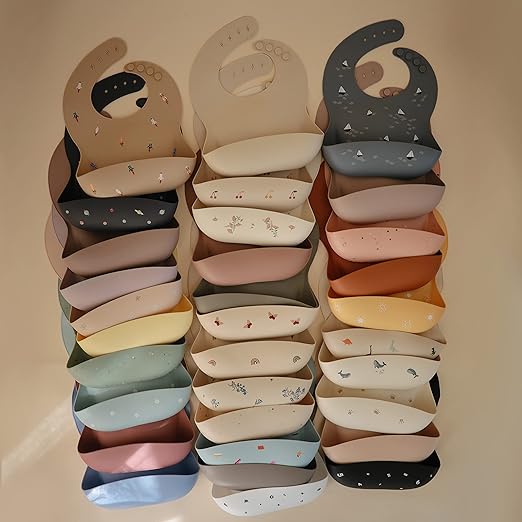 Mushie Babador de Silicone Baby | Babadores Impermeáveis com Ajuste Perfeito | Babadores Fáceis de Limpar para Alimentação do Bebê | 4 Tamanhos Ajustáveis com Bolsos Frontais Fundos | 100% Livre de BPA e Ftalatos
