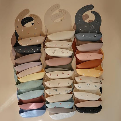 Mushie Babador de Silicone Baby | Babadores Impermeáveis com Ajuste Perfeito | Babadores Fáceis de Limpar para Alimentação do Bebê | 4 Tamanhos Ajustáveis com Bolsos Frontais Fundos | 100% Livre de BPA e Ftalatos