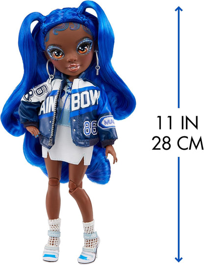 Rainbow High 578321 Coco Vanderbalt, Boneca Fashion com 2 Conjuntos de Roupas de Grife Combináveis e Acessórios, Azul Cobalto, Para Crianças de 6 a 12 Anos e Colecionadores