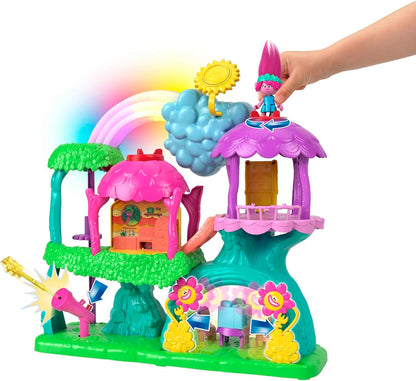 Imaginext DreamWorks Trolls Conjunto de brinquedos musicais , luzes e sons Rainbow Treehouse com figura de papoula e 7 peças de brincar para crianças em idade pré-escolar