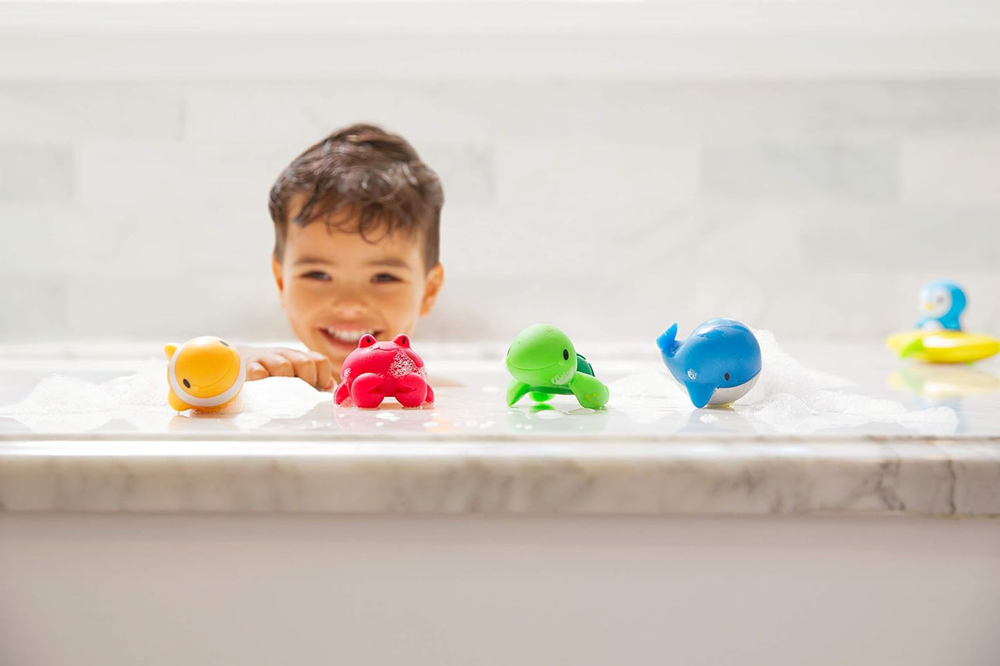 Munchkin Tema de animais flutuantes do oceano, brinquedos de esguicho de banho para bebês, Kit com 8