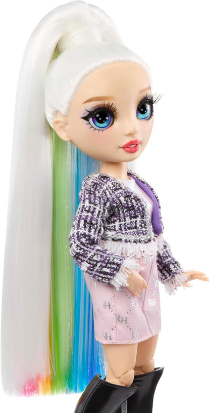 Rainbow High Style Icons Amaya - Boneca Fashion de 28cm com Cabelo Longo e Penteável, Acompanha um Segundo Conjunto Combinando e um Segundo Par de Sapatos, Flexível com 13 Pontos de Articulação.