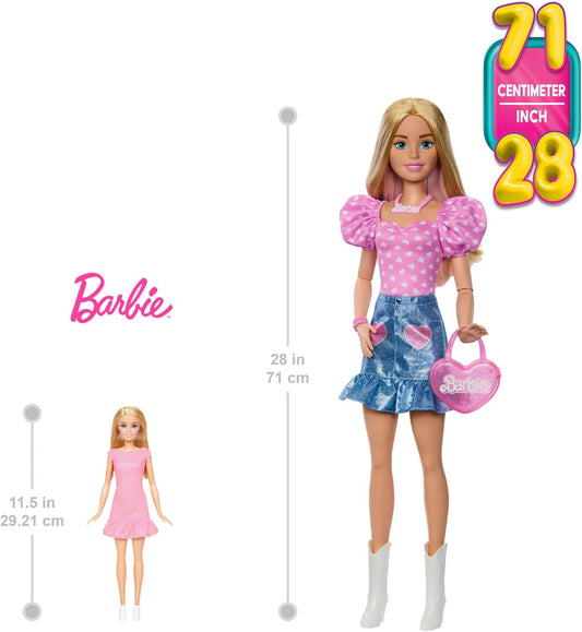 Barbie Fashion Doll Loira de 71 cm com Roupas Removíveis, Blusa Rosa, Saia Jeans, Botas de Cowboy, Colar e Bolsa como Acessórios, HYT84