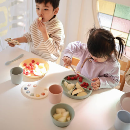 Mushie Colheres de alimentação Baby | Colheres de silicone sem BPA, pacote com 2 | Utensílios duráveis para bebês e crianças pequenas, próprios para lava-louças | Tomilho seco