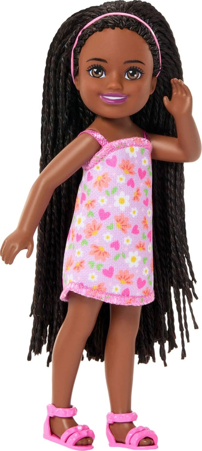 Barbie Club Chelsea Boneca Pequena, 15 cm (6 polegadas), Ari com Cabelo Trançado, Vestido Removível com Estampa Floral e Sandálias Rosa, JJB34