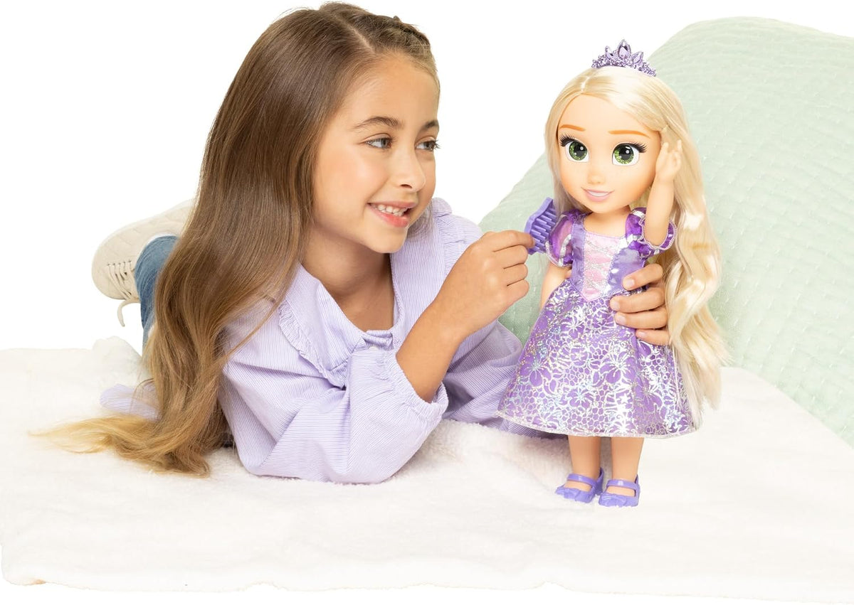 Disney Boneca Princess My Friend Rapunzel 35 cm O novo e lindo traje inclui uma saia com estampa holográfica em tom de platina
