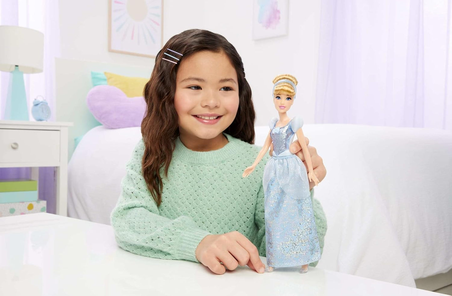 Mattel Boneca Disney Princess Cinderela da com Visual Clássico | Moda Brilhante com Saia, Tiara e Sapatos Removíveis; Articulada e Colecionável; Inspirada no Filme da Disney, HLW06