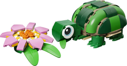 LEGO Creator Tartaruga 3 em 1 com Flor de Lírio-d'água - Figura de Animal que se Transforma em Camaleão ou Sapo - Ideia de Decoração de Mesa DIY - Presente de Aniversário para Meninas e Meninos a partir de 7 Anos - 31377
