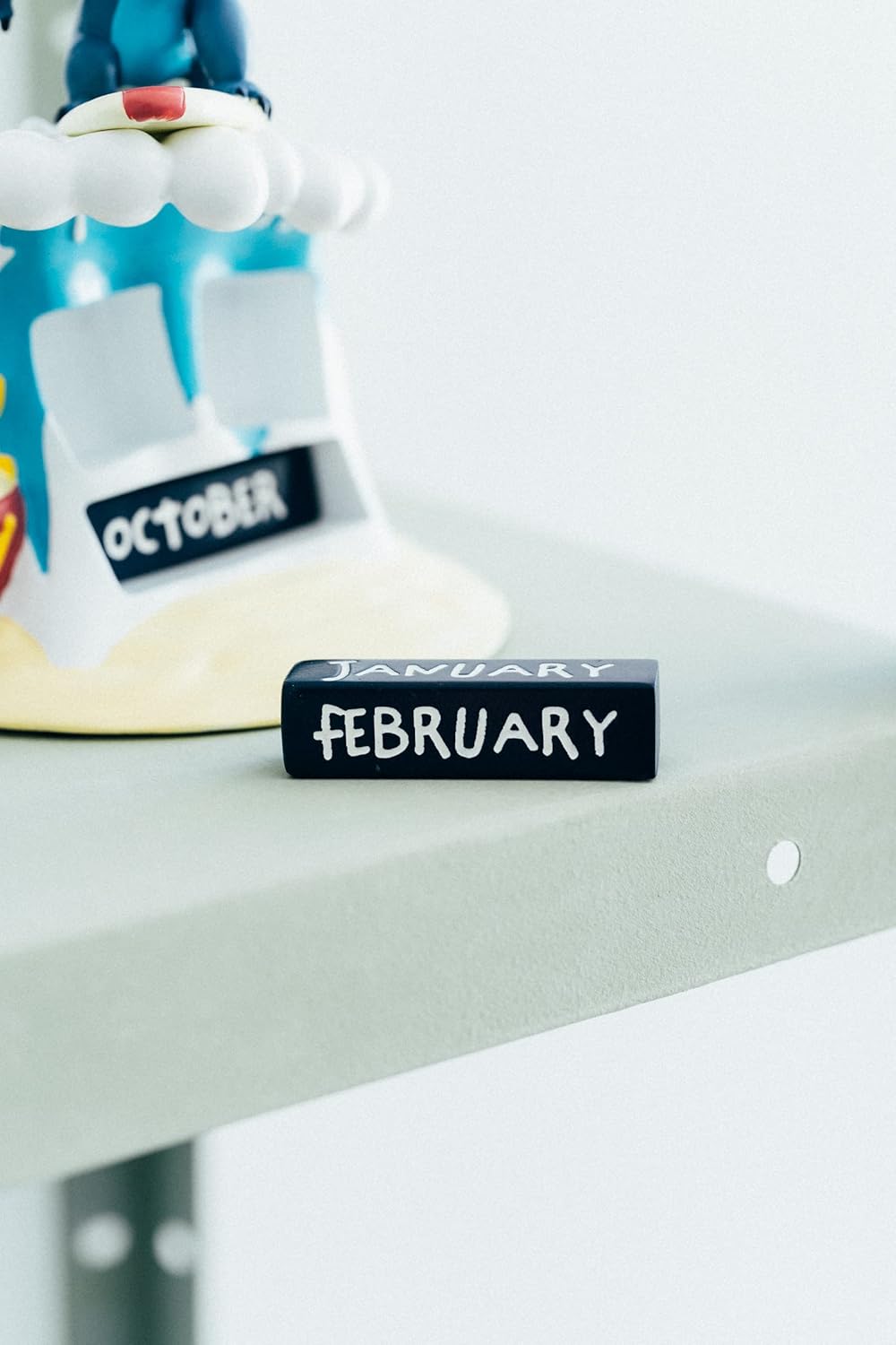 Calendario perpetuo de Disney Stitch de Erik Group | Calendario volteado | Calendario de puntadas | Calendarios perpetuos | Calendario de escritorio de puntada | Regalos de puntada | Figura de puntada | Calendario genial, 11,7 x 11,7 x 15,5