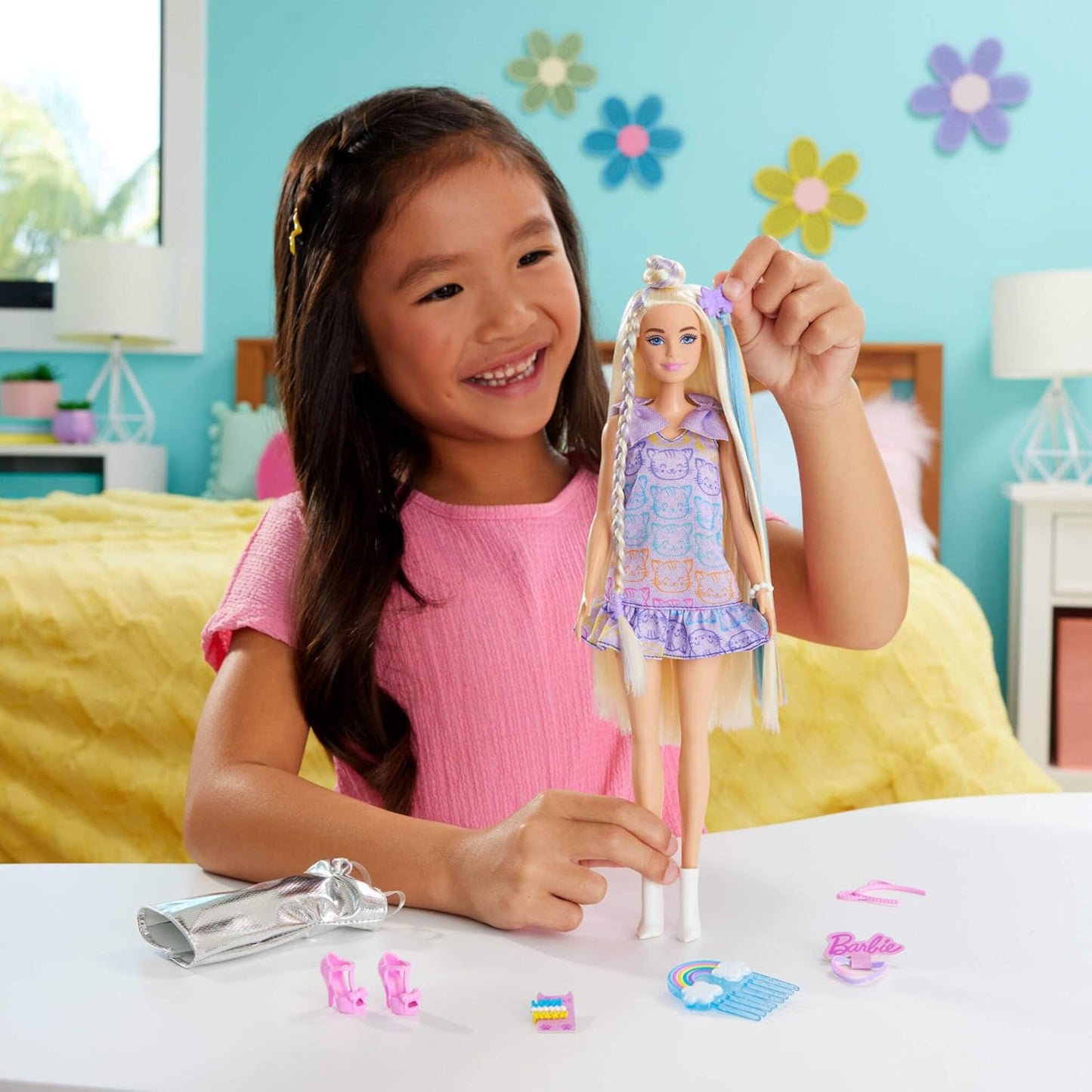 Barbie Fun & Fancy Boneca e Acessórios, Boneca Fashion Loira com Cabelo Extralongo e 2 Looks, Incluindo Vestido Prateado Metálico e Aplique de Cabelo, JCT72