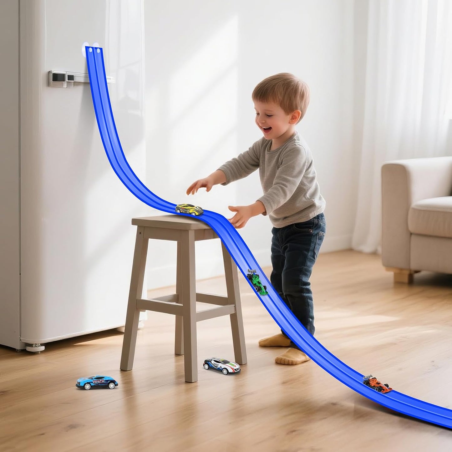 KETIEE Pista de corrida de 5m com 4 carrinhos: Pista de corrida flexível com rampas para carrinhos de brinquedo, enrolável e portátil, com saltos, loops e rampas para carrinhos de escala 1/64, para crianças a partir de 3 anos, azul.