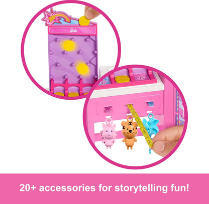 Barbie Mysteries: Detetives da Praia Malibu - Boneca e Barraca de Algodão Doce com 20 Acessórios, incluindo Prêmios, JFV67