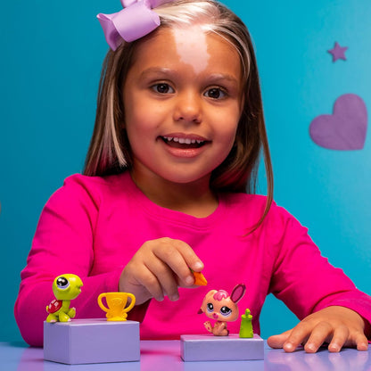 Littlest Pet Shop Série 2 Pet Pairs - Pacote com 2 (UM ENVIADO ALEATORIAMENTE) | Cada pacote contém 2 mini brinquedos LPS Pet, 3 acessórios, 1 cartão colecionável e 1 código virtual | Brinquedos colecionáveis para meninas e meninos