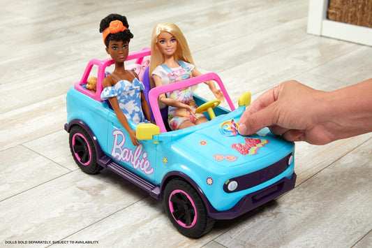 Hot Wheels Barbie RC SUV e adesivos, pode conter e armazenar 2 bonecas Barbie e acessórios, adesivos aplicados por crianças para personalização, HTP53